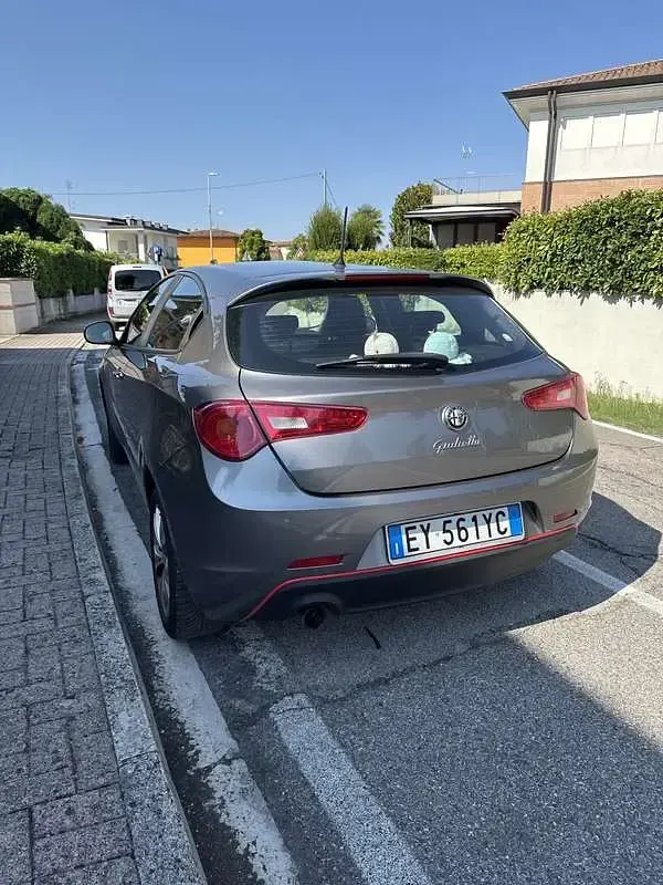 Usata Alfa Romeo Giulietta 105 CV (77 kW) 2015 Grigio Utilitaria