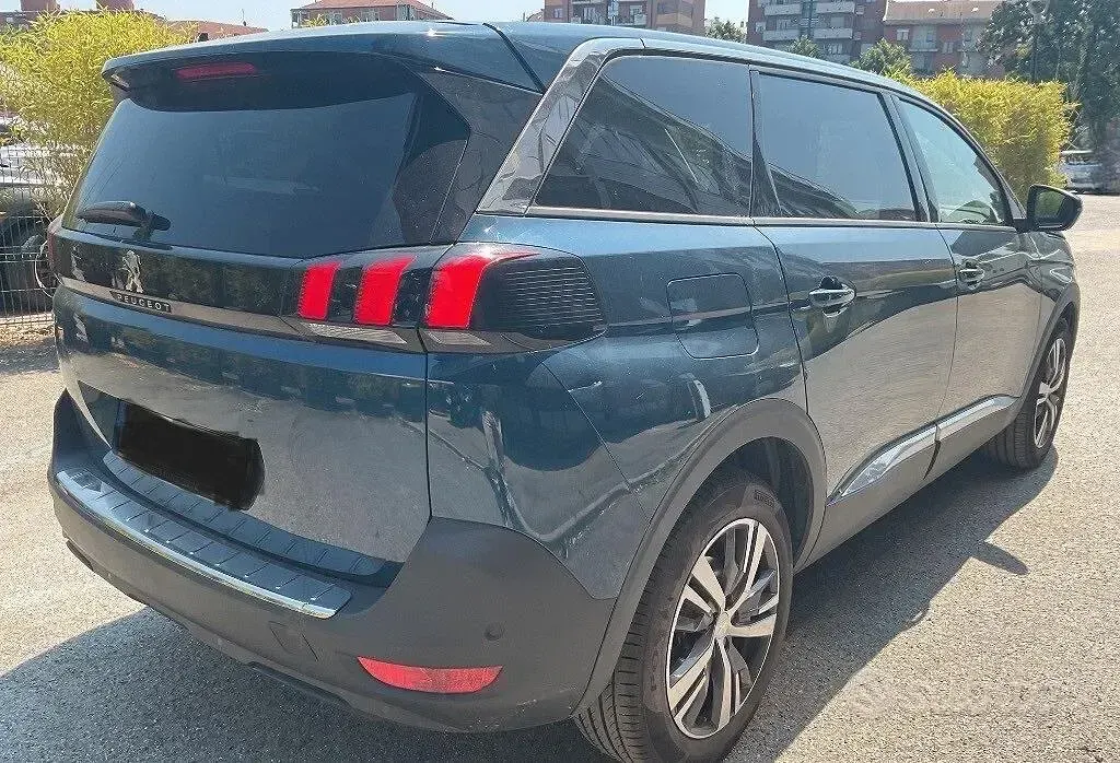 Usata Peugeot 5008 Allure 131 CV (96 kW) 2023 Blu SUV