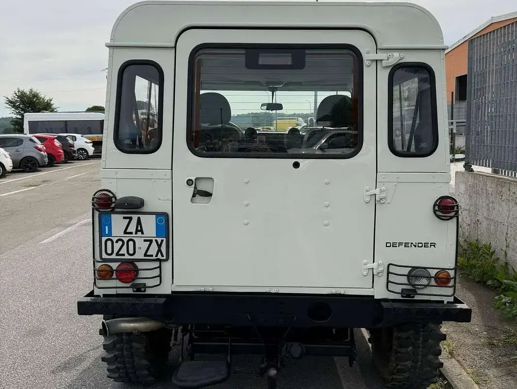 Occasion Land Rover Defender 122 ch (89 kW) 2011 Blanc Break
