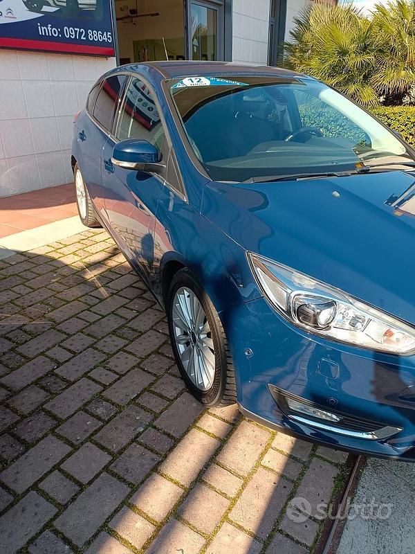 Usata Ford Focus Titanium 125 CV (91 kW) 2015 Blu Berlina