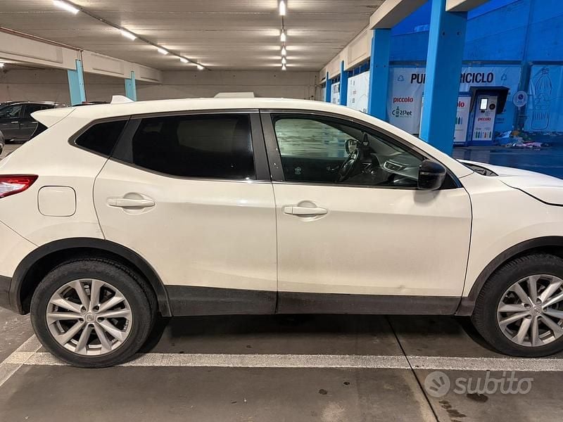 Usata Nissan Qashqai Acenta 110 CV (80 kW) 2016 Bianco SUV