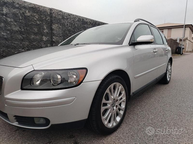 Usata Volvo V50 180 CV (132 kW) 2006 Grigio Station wagon
