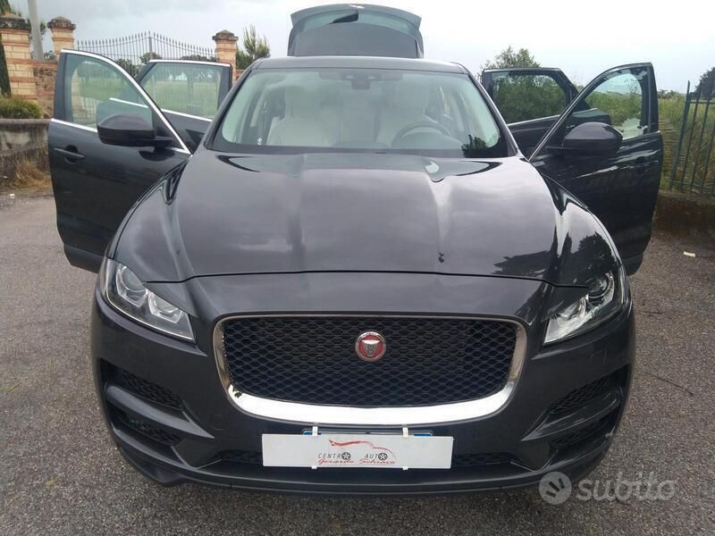 Usata Jaguar F-Pace Portfolio 180 CV (132 kW) 2018 Grigio SUV