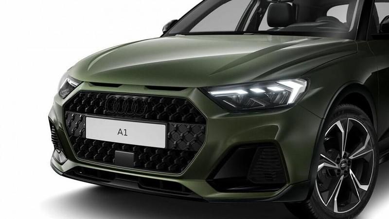 Nuova Audi A1 116 CV (85 kW) 2025 Verde distretto metallizzato nero mito m SUV