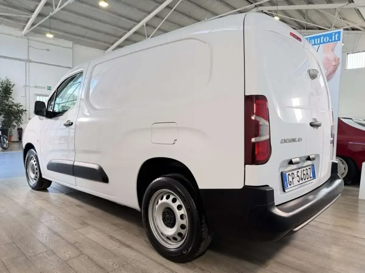 Usata Fiat Doblò 102 CV (75 kW) 2023 Bianco Monovolume