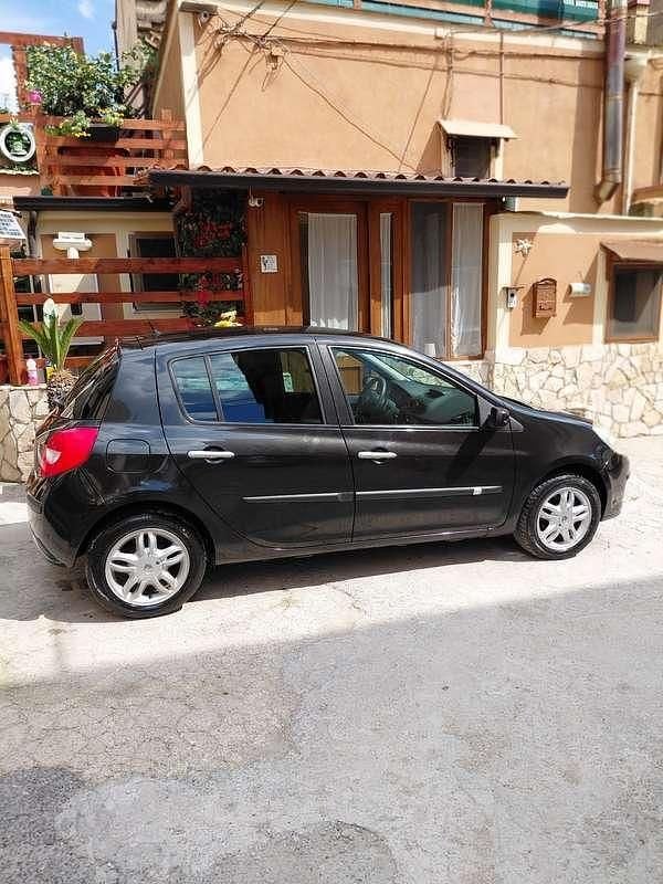 Usata Renault Clio II LE 86 CV (63 kW) 2008 Nero Berlina