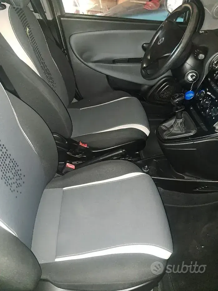 Usata Lancia Ypsilon 60 CV (44 kW) 2014 Utilitaria