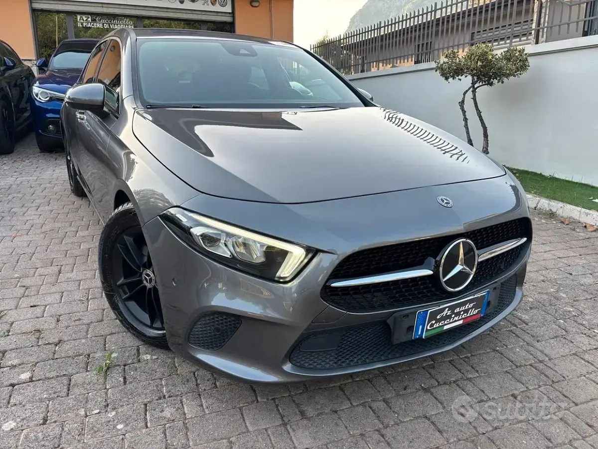 Usata Mercedes A180 116 CV (85 kW) 2019 Grigio Berlina