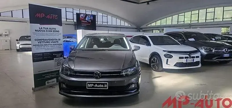 Usata VW Polo R-line 80 CV (58 kW) 2021 Grigio Utilitaria