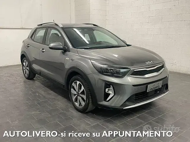 Usata Kia Stonic 84 CV (61 kW) 2023 Grigio SUV