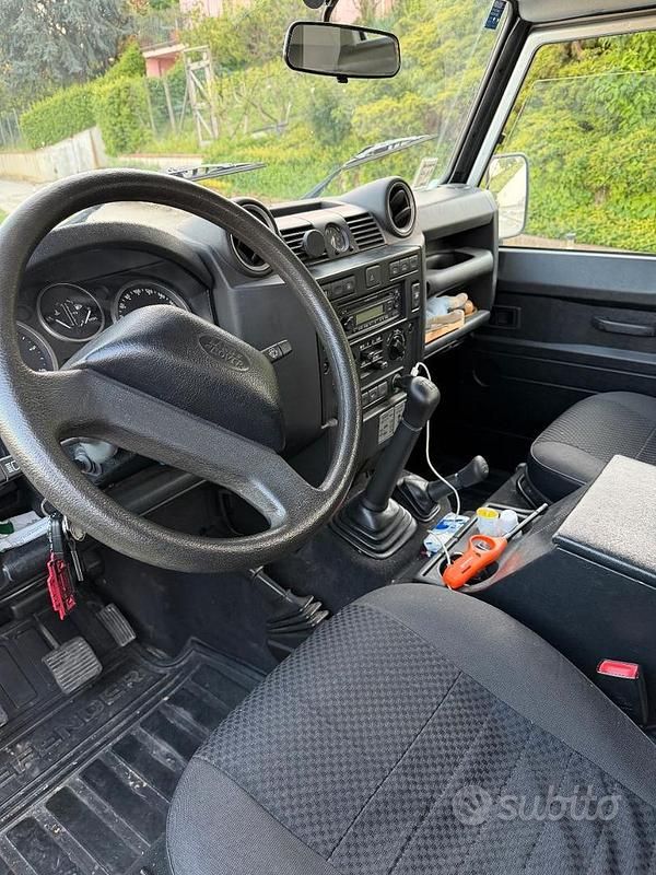 Occasion Land Rover Defender 122 ch (89 kW) 2009 Gris Break