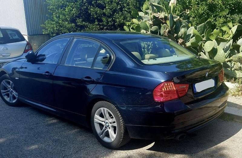 Usata BMW 320 Efficient Dynamics 177 CV (130 kW) 2009 Blu/azzurro Berlina