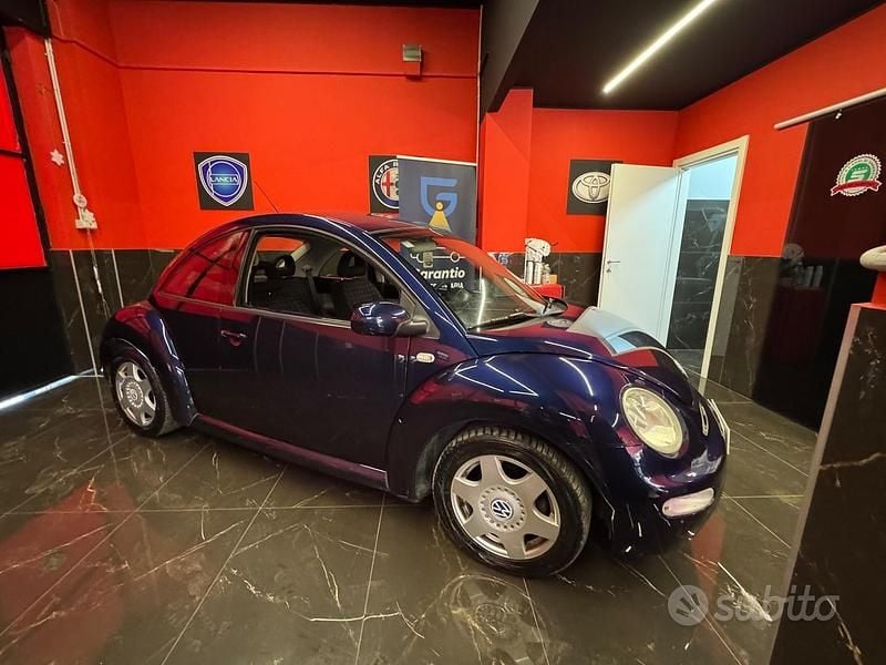 Usata VW New Beetle 90 CV (66 kW) 2002 Blu Utilitaria