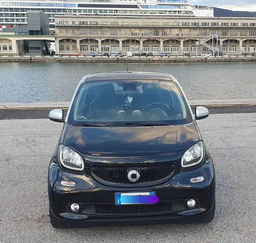 Usata Smart ForFour Prime 71 CV (52 kW) 2015 Nero Utilitaria