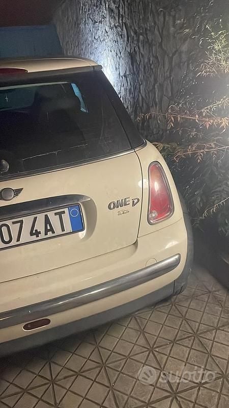 Begagnad Mini ONE 88 HK (64 kW) 2006 Vit Halvkombi