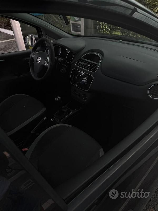 Usata Fiat Punto 65 CV (47 kW) 2012 Nero Utilitaria
