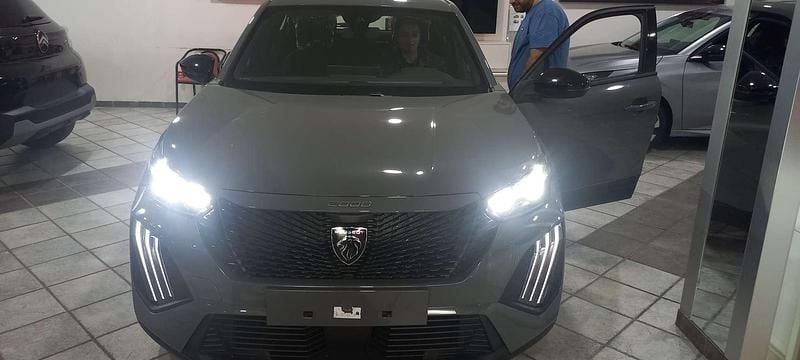 Usata Peugeot 2008 Allure 110 CV (80 kW) 2024 Grigio SUV