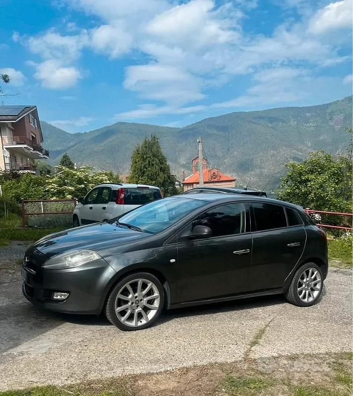 Usata Fiat Bravo 105 CV (77 kW) 2013 Grigio Utilitaria