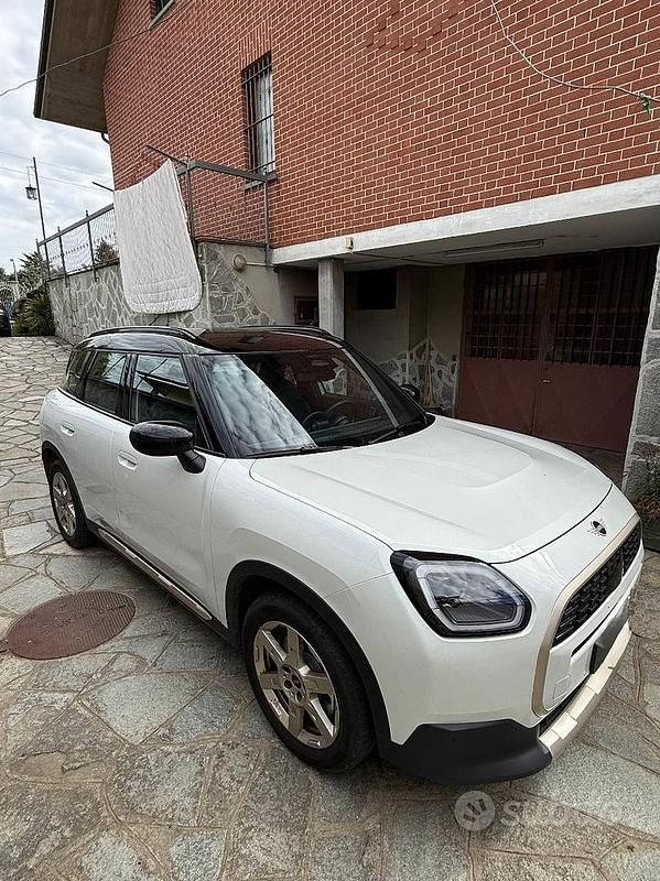 Bianco Usata 2024 Mini Countryman SUV | 35.900 € (Cara) - Immagine 1/4
