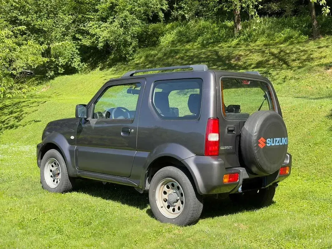 Usata Suzuki Jimny 86 CV (63 kW) 2013 Nero SUV