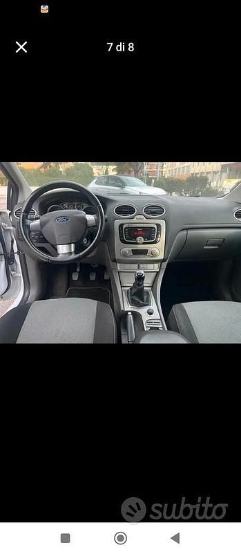 Usata Ford Focus 110 CV (80 kW) 2011 Bianco Station wagon