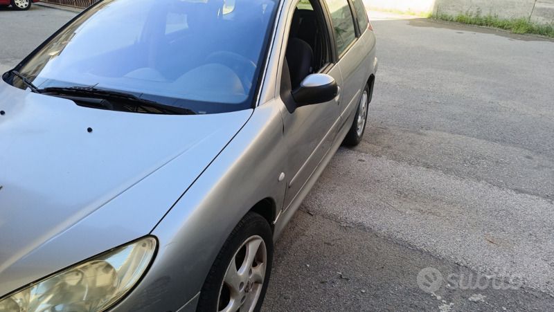Usata 2003 Peugeot 206 Station wagon | 650 € (Super prezzo) - Immagine 1/4