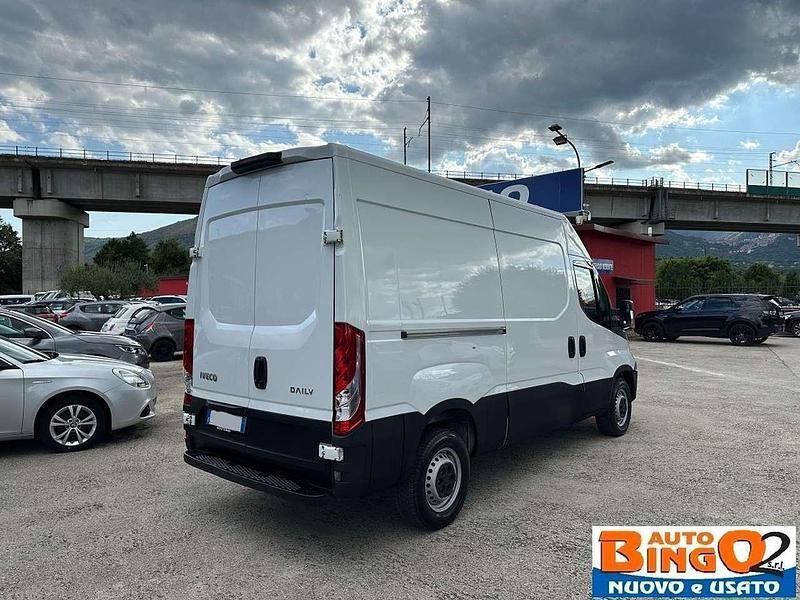 Usata Iveco Daily 116 CV (85 kW) 2019 Bianco Furgone