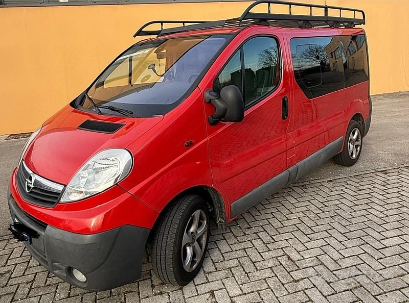Rosso Usata 2010 Opel Vivaro Furgone | 7000 € (Super prezzo) - Immagine 1/4