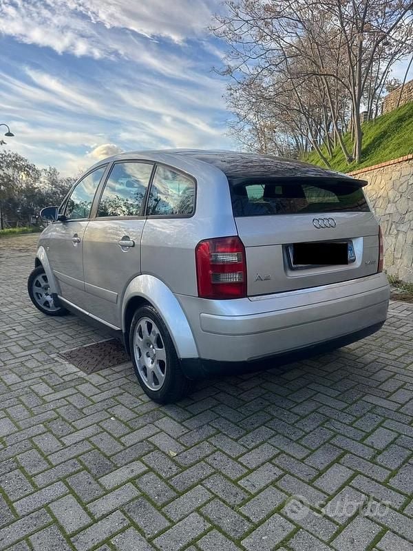 Usata Audi A2 75 CV (55 kW) 2003 Grigio Utilitaria