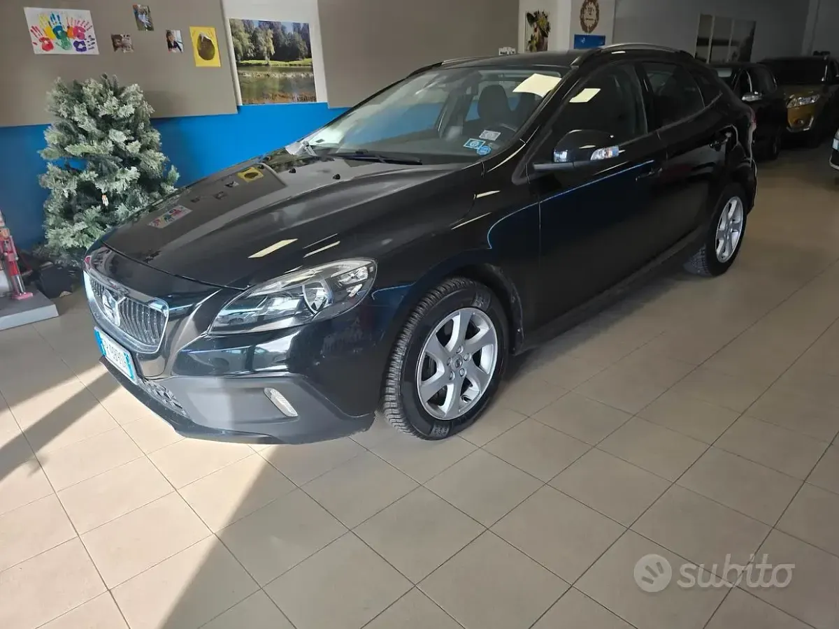 Usata Volvo V40 CC Plus 120 CV (88 kW) 2018 Nero Station wagon