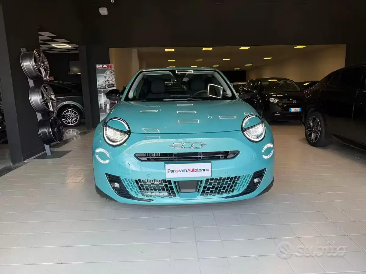 Usata Fiat 600 145 CV (106 kW) 2025 Blu/azzurro SUV