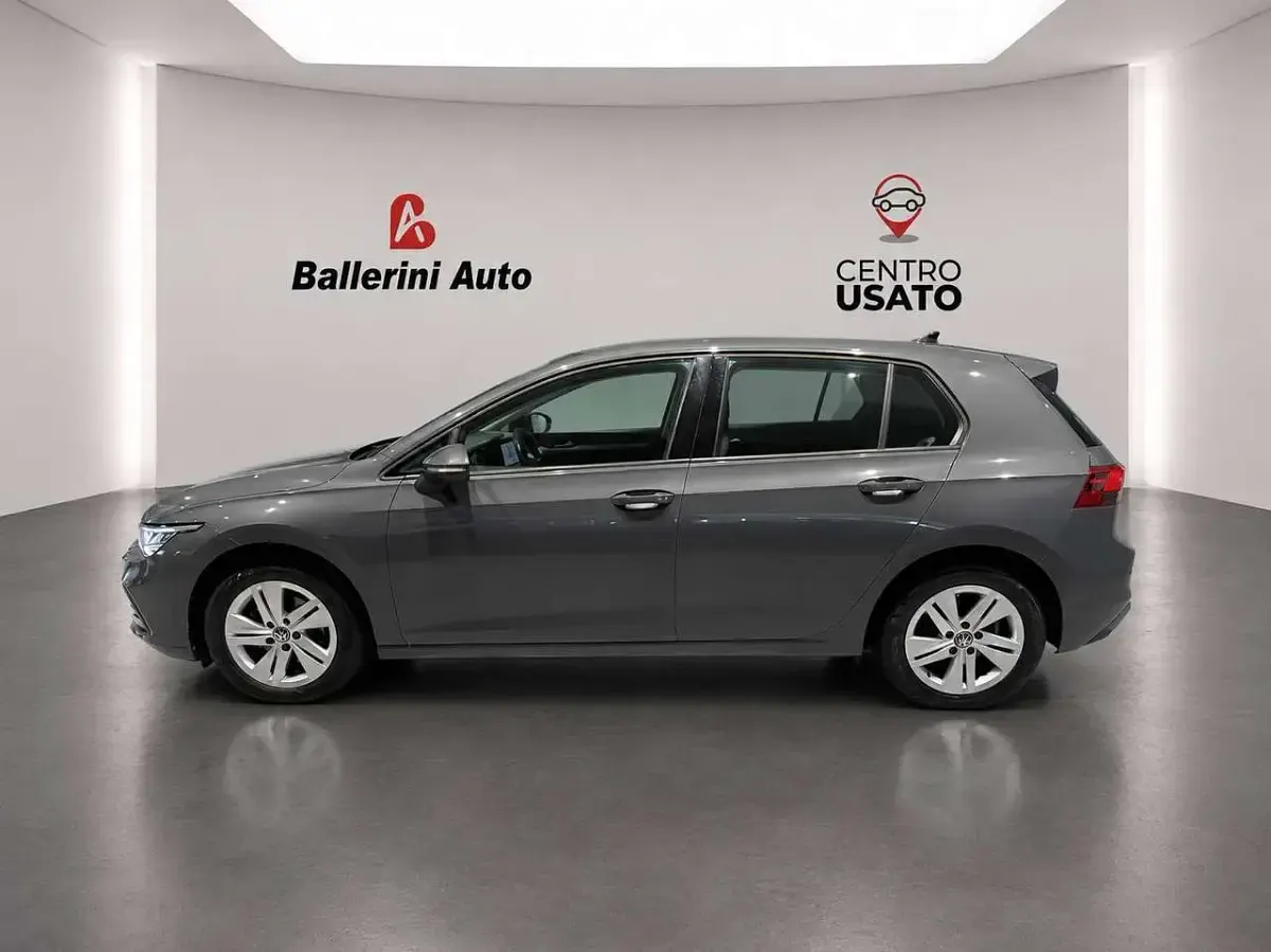 Usata VW Golf VIII Life 110 CV (80 kW) 2022 Grigio Berlina