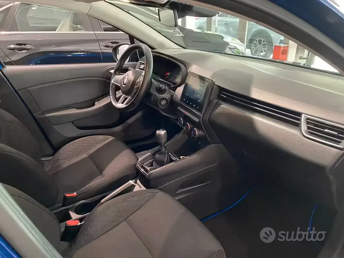 Usata Renault Clio V Techno 101 CV (74 kW) 2022 Blu Berlina