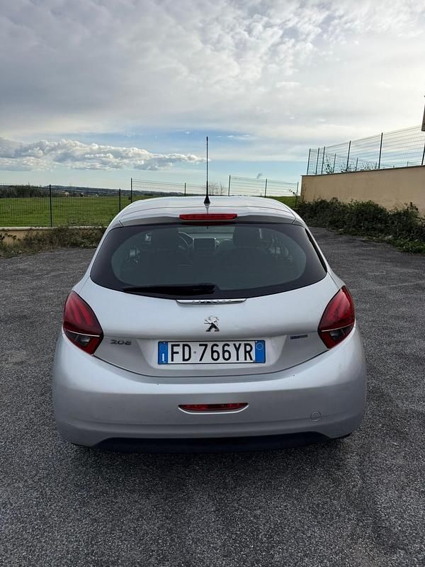 Usata Peugeot 208 Access 81 CV (59 kW) 2017 Argento Utilitaria