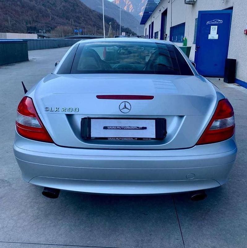 Usata Mercedes SLK200 163 CV (119 kW) 2005 Argento metallizzato Cabrio