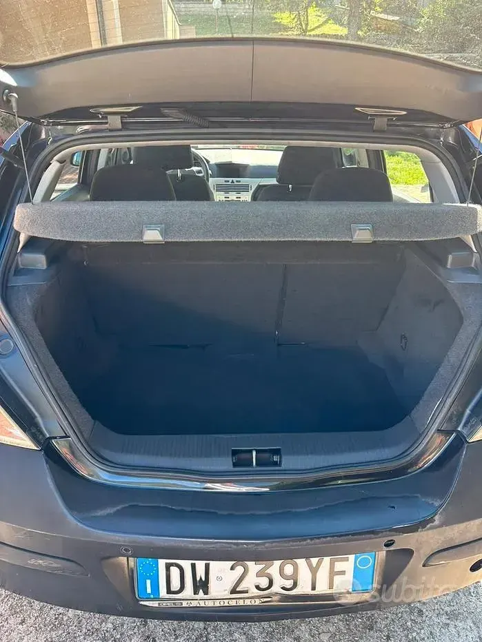 Usata Opel Astra 110 CV (80 kW) 2009 Berlina