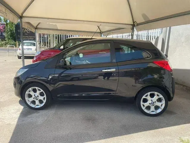 Begagnad Ford Ka Plus Titanium 69 HK (50 kW) 2012 Svart Halvkombi