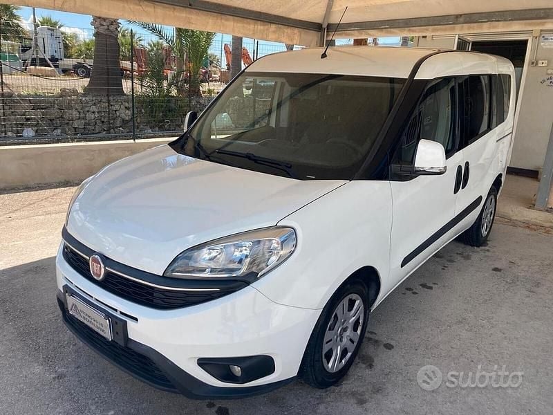 Usata Fiat Doblò 105 CV (77 kW) 2016 Bianco Monovolume