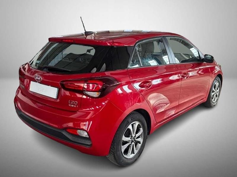 Usata Hyundai i20 75 CV (55 kW) 2020 Passion red Utilitaria
