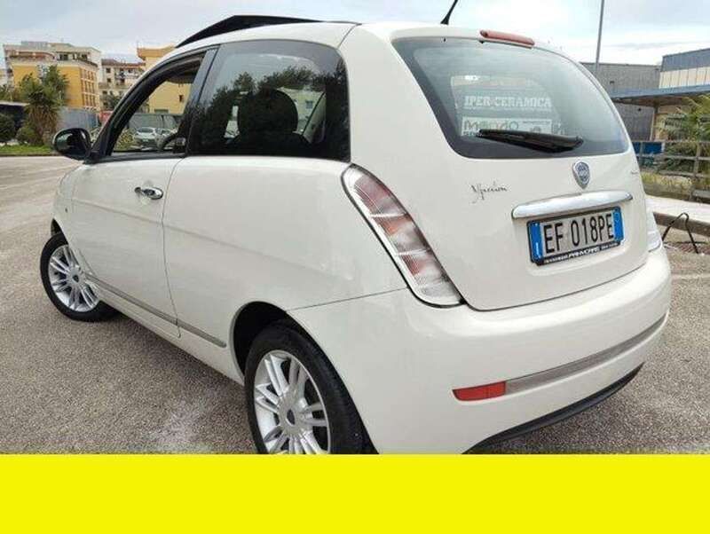 Usata Lancia Ypsilon 75 CV (55 kW) 2011 Bianco Utilitaria