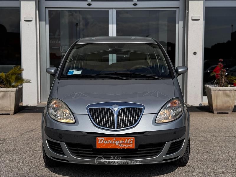 Usata Lancia Musa 95 CV (69 kW) 2006 Argento Monovolume