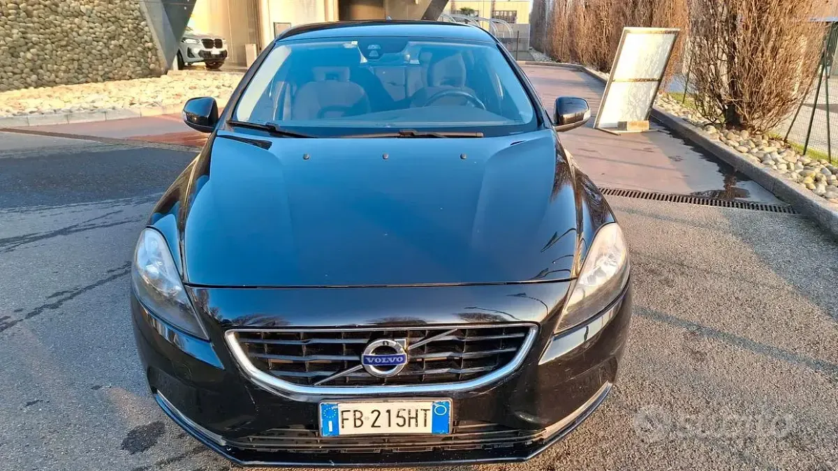 Usata Volvo V40 120 CV (88 kW) 2015 Bluazzurro Berlina