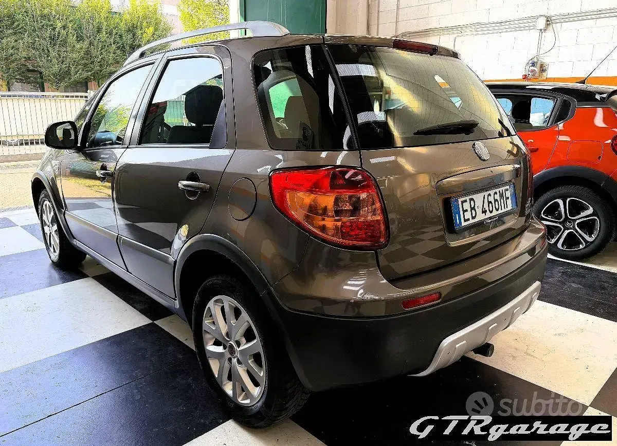 Usata Fiat Sedici Emotion 135 CV (99 kW) 2010 Grigio SUV
