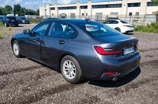 Usata BMW 320e Advantage 190 CV (139 kW) 2022 Grigio Berlina