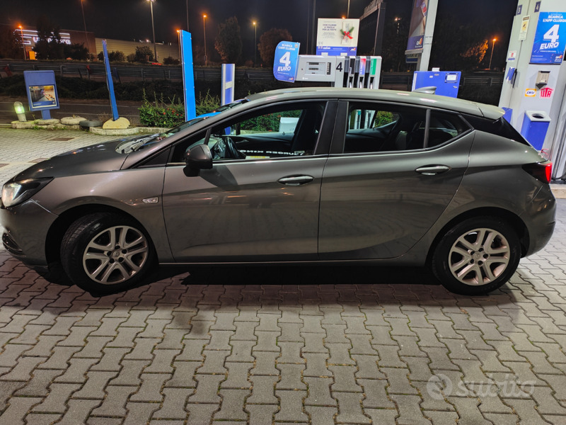 Usato 2017 Opel Astra 1.4 Benzin 101 CV (12.000 €)