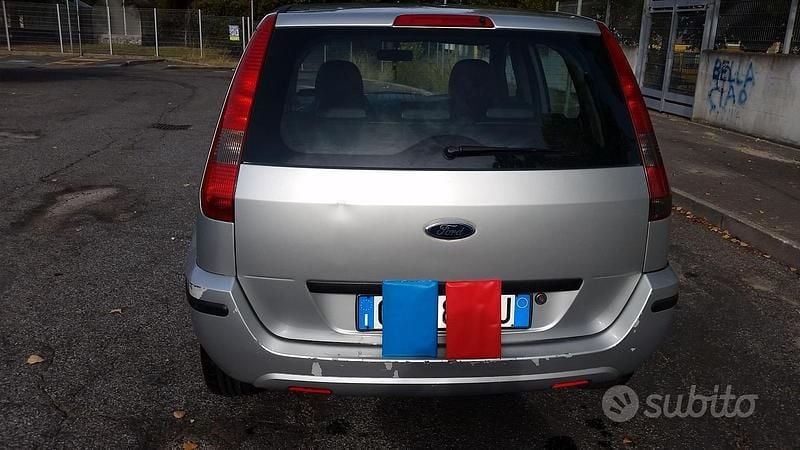 Usata Ford Fusion 101 CV (74 kW) 2004 Grigio Berlina