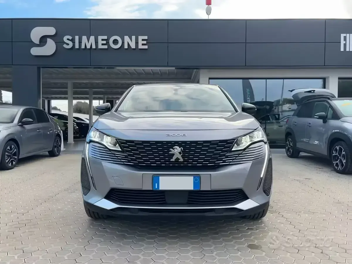 Usata Peugeot 3008 Allure 131 CV (96 kW) 2024 Grigio artense SUV