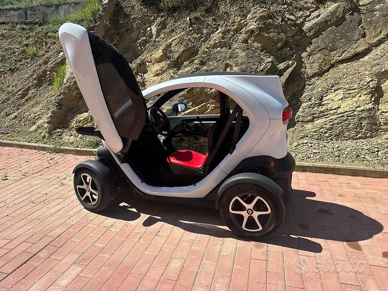 Other Usata 2013 Renault Twizy Due volumi | 3399 € (Buon prezzo) - Immagine 1/4