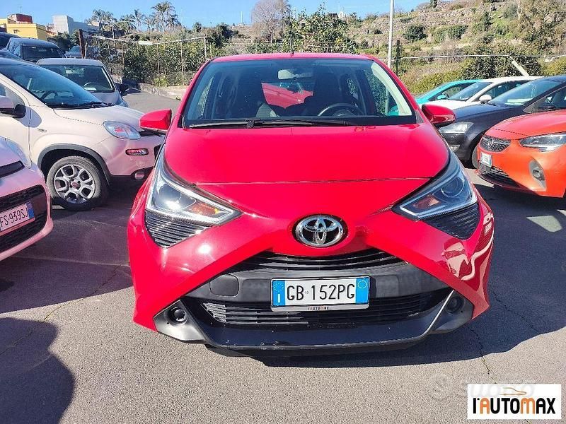 Usata Toyota Aygo Cool 72 CV (52 kW) 2020 Rosso Utilitaria