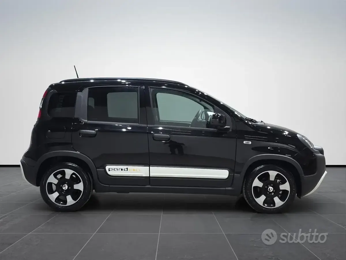 Nuova Fiat Panda Cross Cross 65 CV (47 kW) 2026 Nero cinema Utilitaria